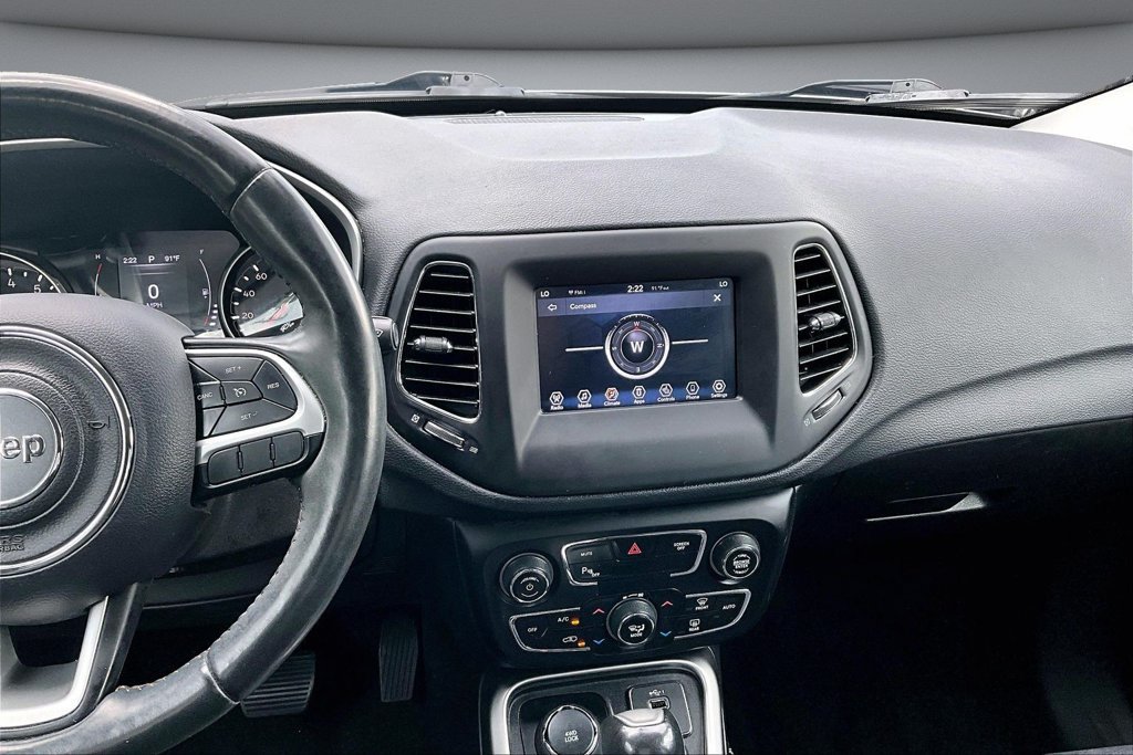 Used 2019 Jeep Compass Latitude w/ Cold Weather Group AWD/4WD image 9