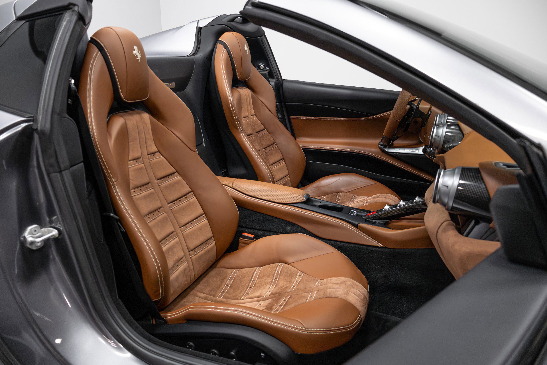 Used 2021 Ferrari 812 GTS image 25