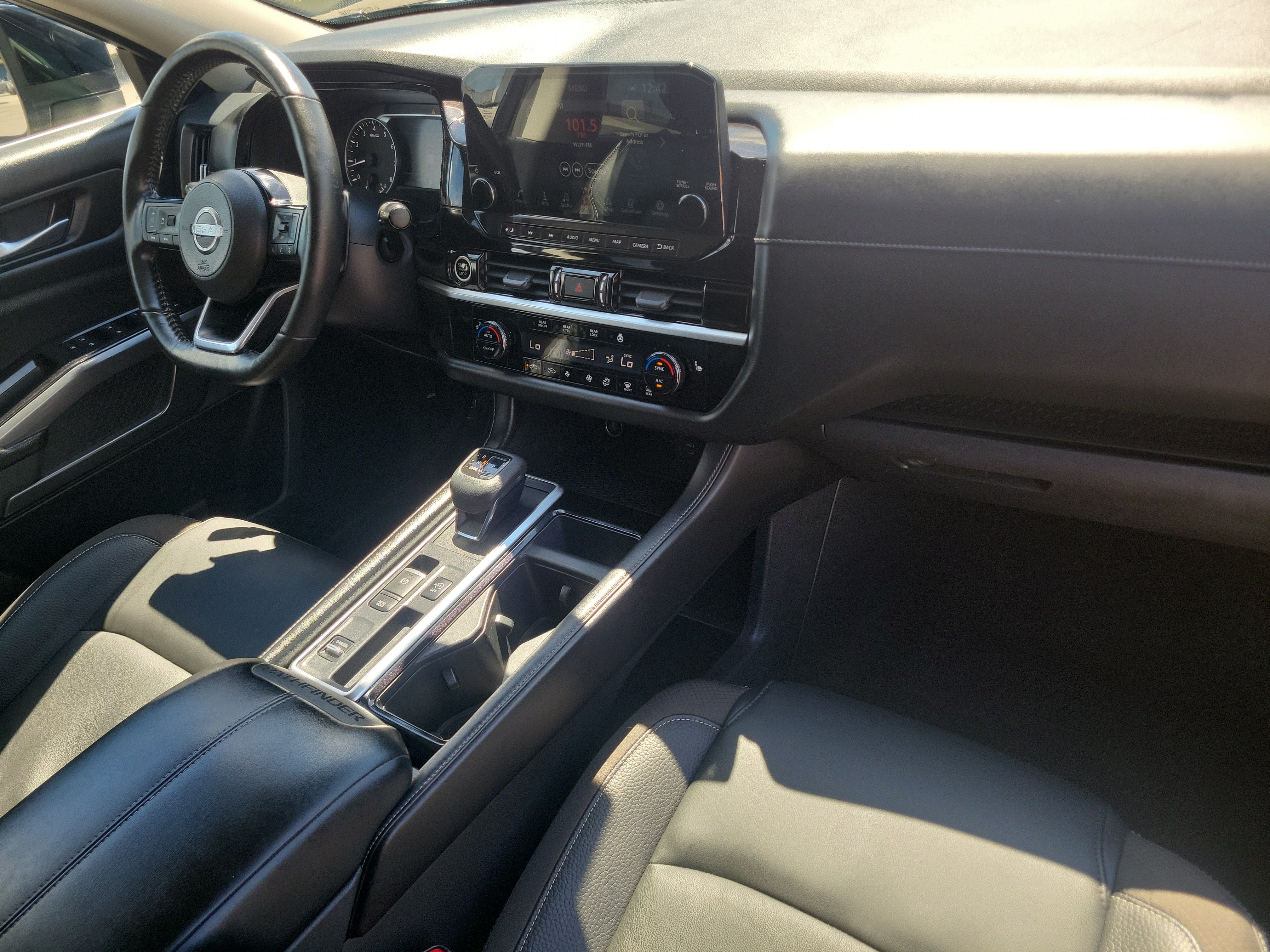 Used 2022 Nissan Pathfinder SL FWD image 16