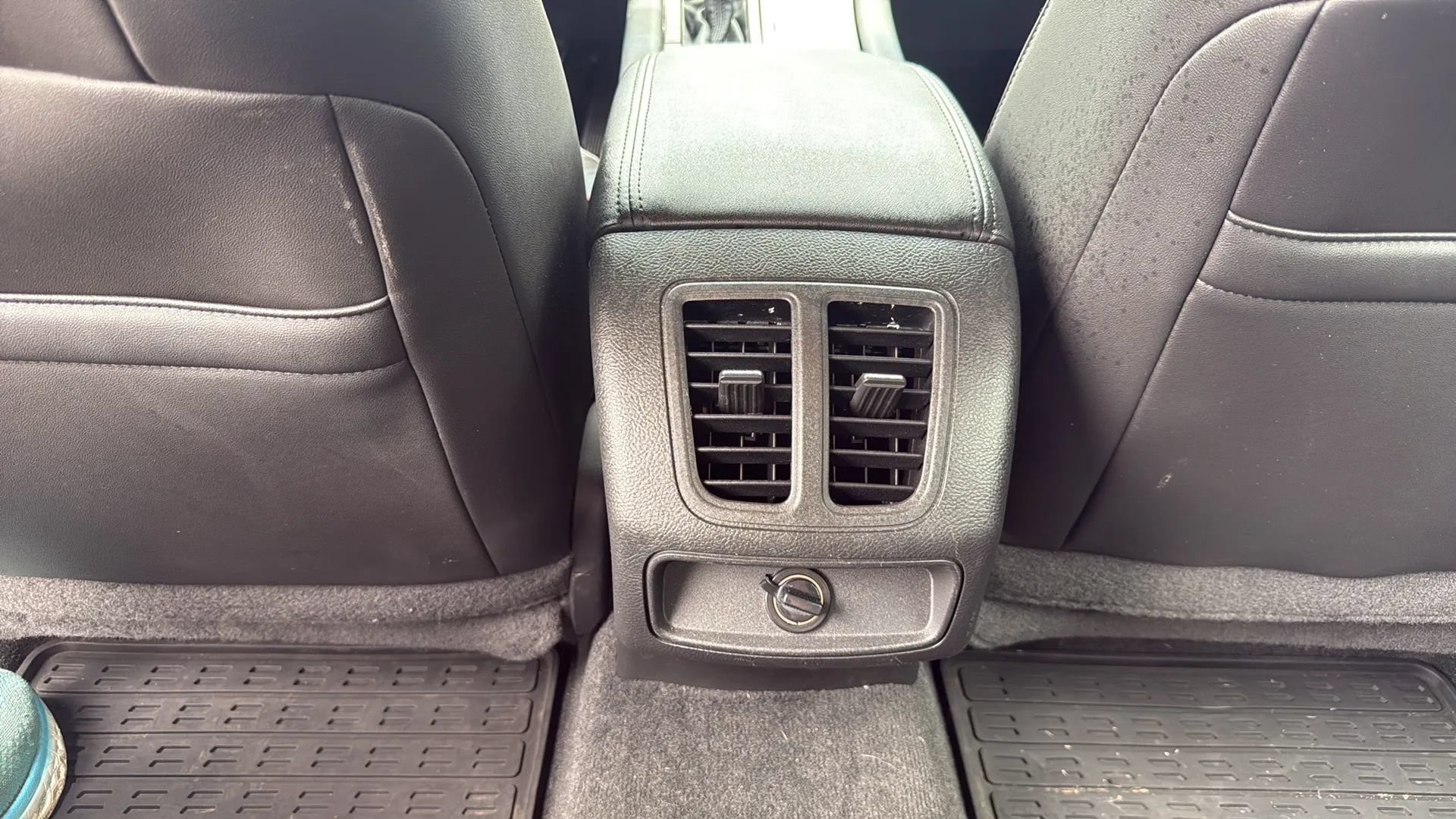 Used 2017 Ford Taurus SEL FWD image 19