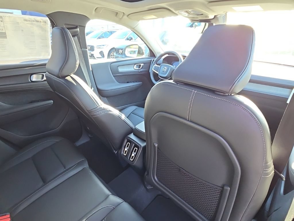 New 2026 Volvo XC40 B5 Core w/ Climate Package AWD/4WD image 8