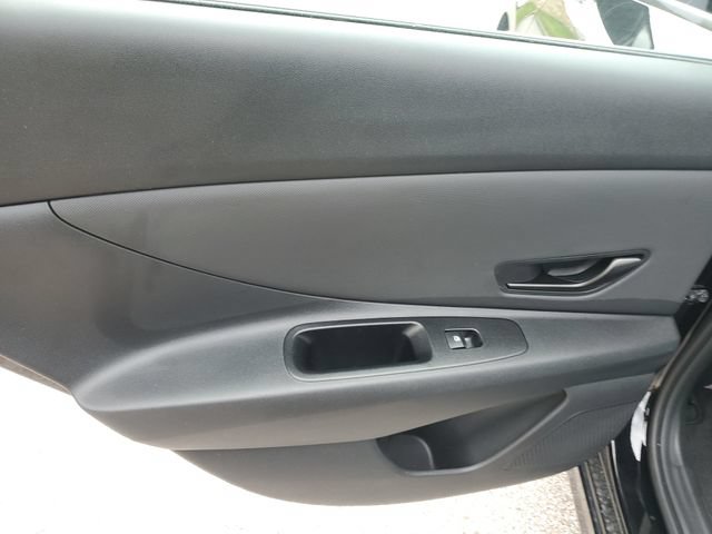 Certified 2025 Hyundai Elantra SEL FWD image 15
