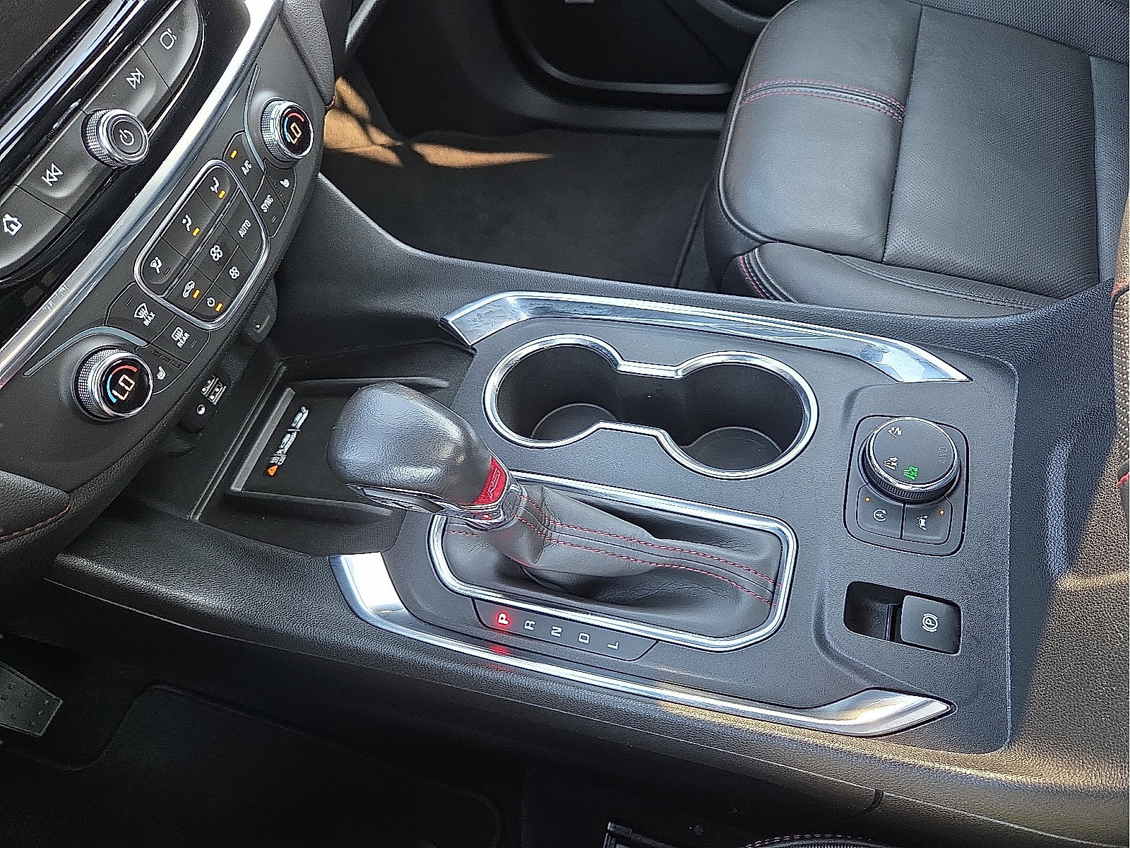 Used 2022 Chevrolet Traverse RS AWD/4WD image 25
