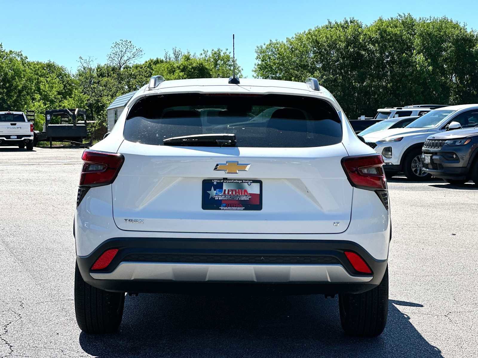 Used 2025 Chevrolet Trax LT w/ LT Convenience Package image 14