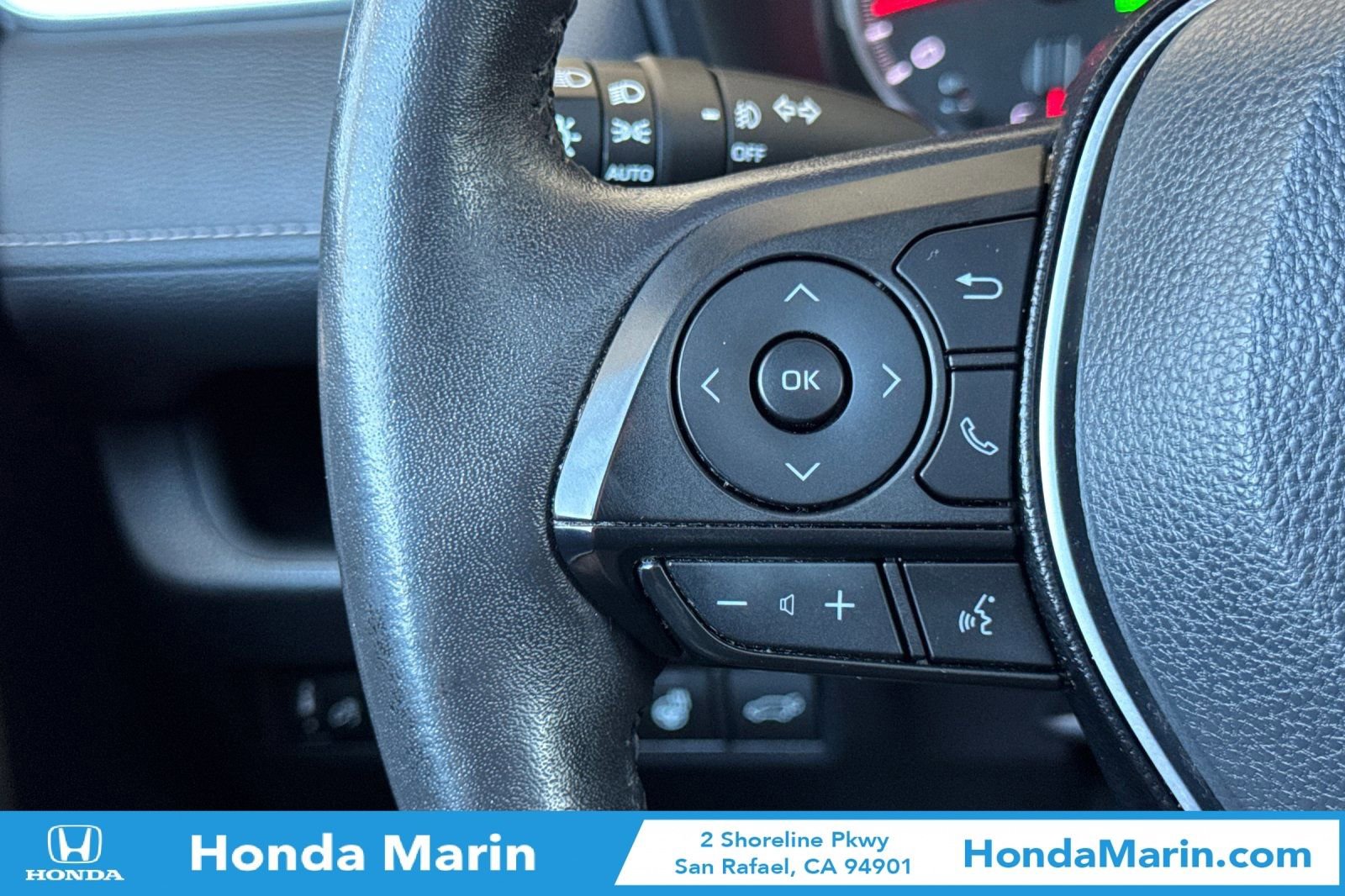 Used 2021 Toyota RAV4 XLE w/ Convenience Package FWD image 29