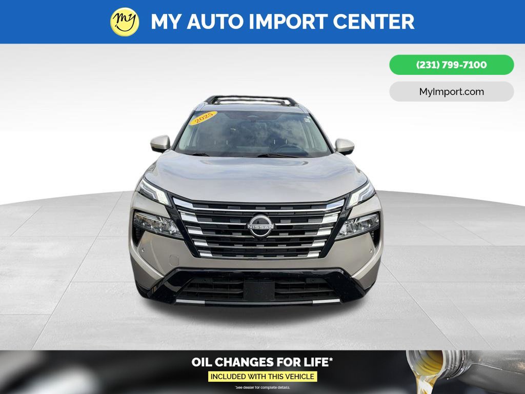 Used 2025 Nissan Rogue Platinum w/ Platinum Premium Package FWD image 2