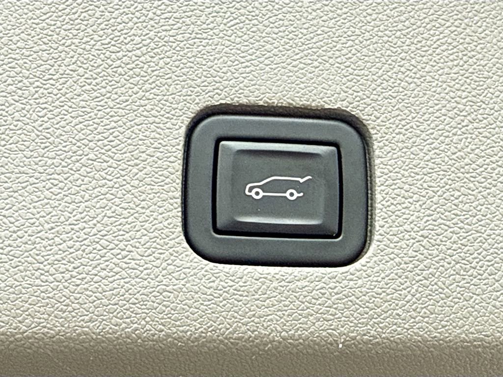 Used 2024 Cadillac XT6 Premium Luxury FWD image 13