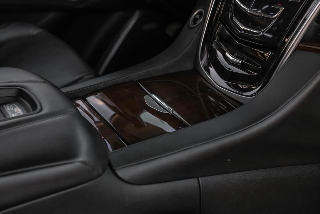 Used 2020 Cadillac Escalade ESV Luxury w/ Escalade Sport Edition image 20