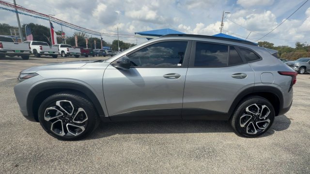 Used 2025 Chevrolet Trax RS w/ Driver Confidence Package FWD image 5