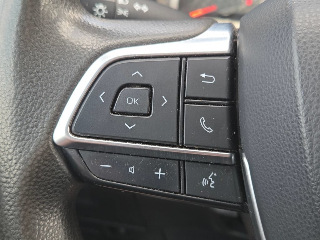 Used 2021 Toyota Highlander L AWD/4WD image 16