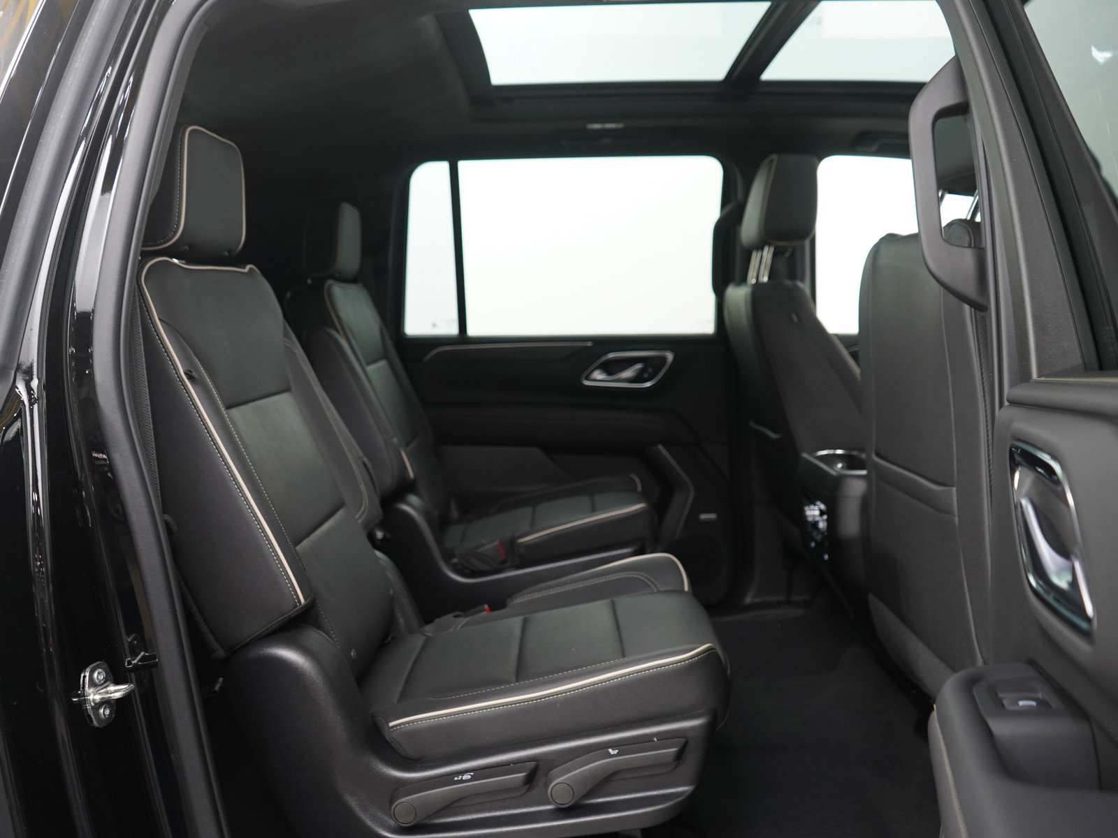 Used 2022 GMC Yukon XL SLT image 12