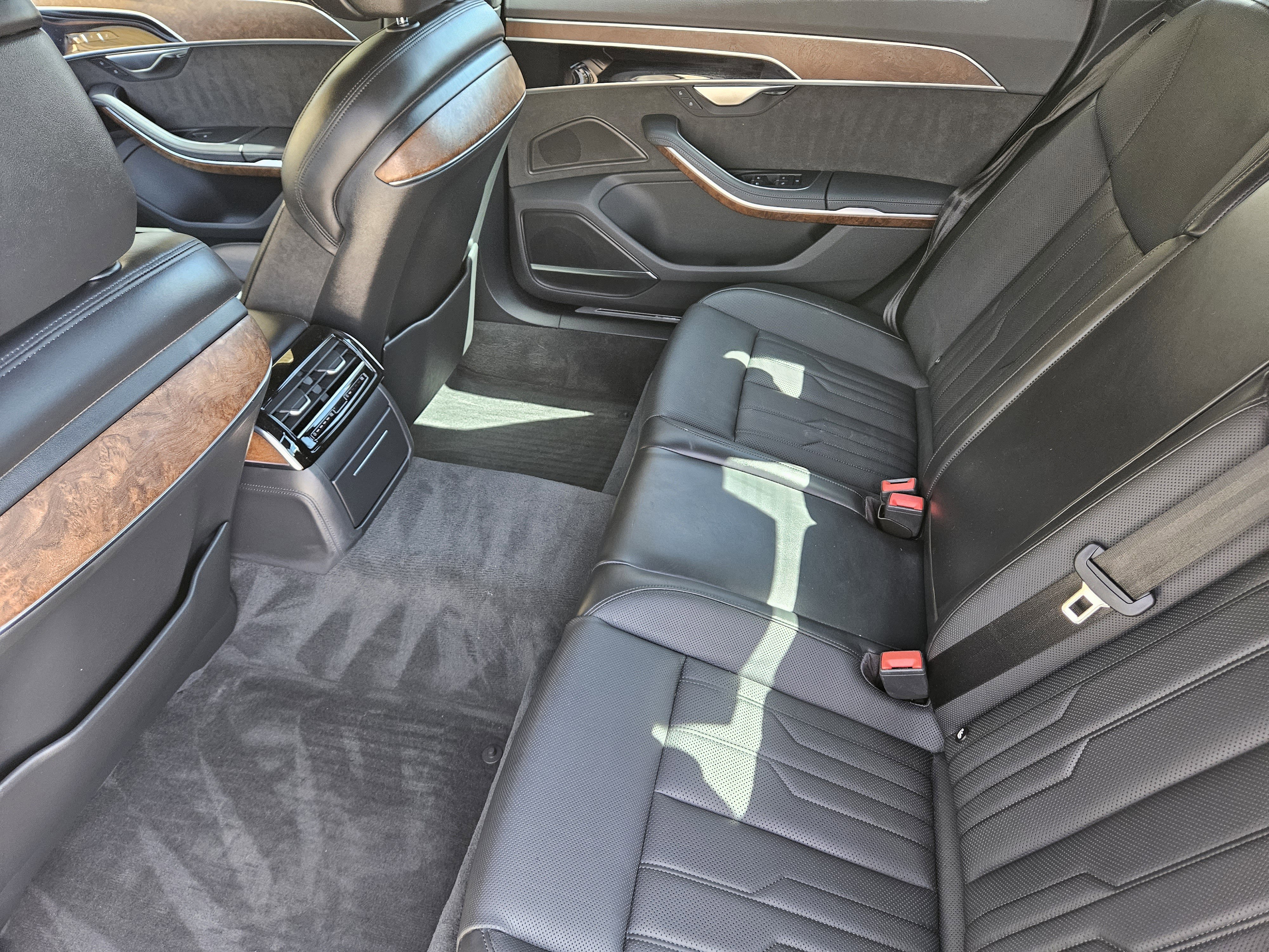 Used 2021 Audi A8 L 4.0T w/ Executive Plus Package image 29