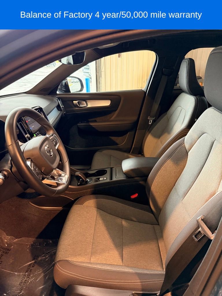 Used 2024 Volvo XC40 B5 Core image 9