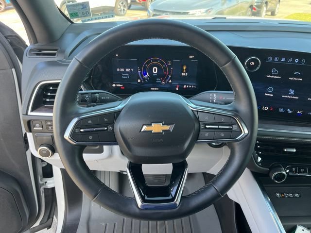 Used 2025 Chevrolet Suburban Premier RWD image 17