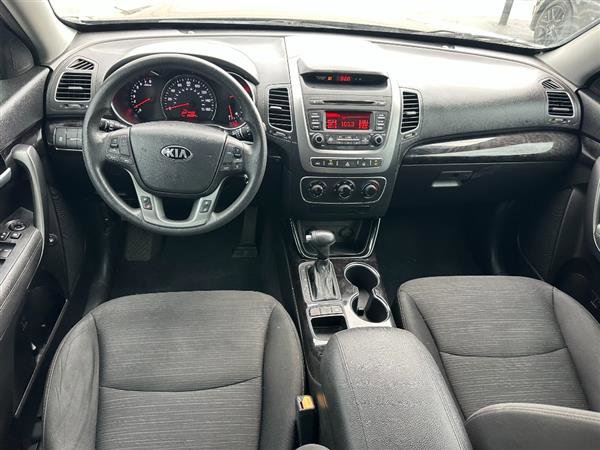 Used 2014 Kia Sorento LX image 9