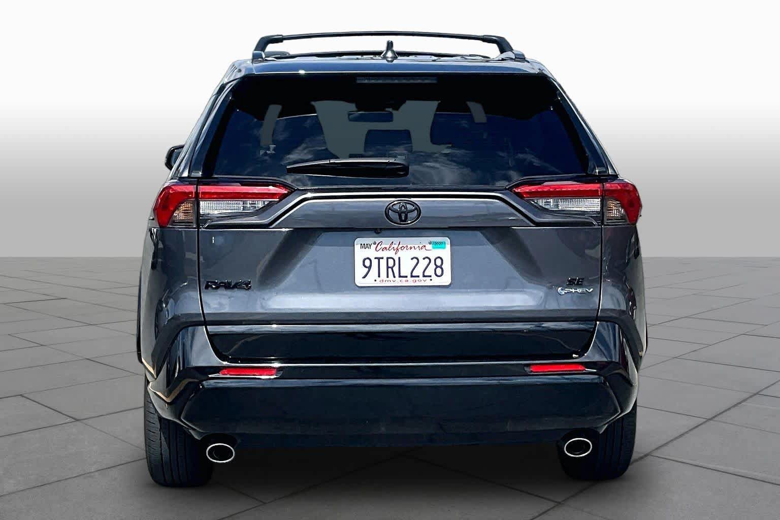Used 2025 Toyota RAV4 SE w/ Weather & Moonroof Package AWD/4WD image 4