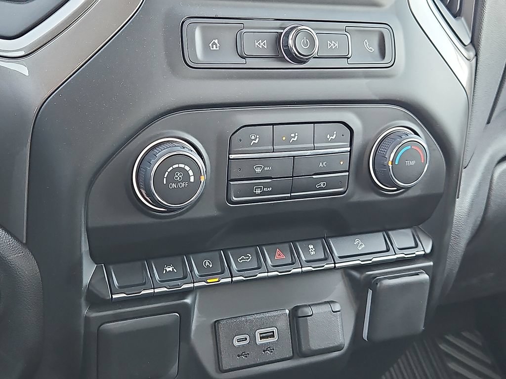 Used 2025 Chevrolet Silverado 1500 Custom Trail Boss w/ Turbomax Blackout Package AWD/4WD image 17