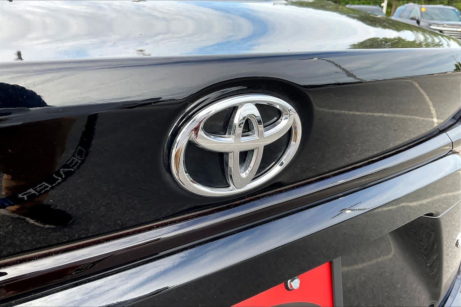 Used 2025 Toyota Corolla LE FWD image 30