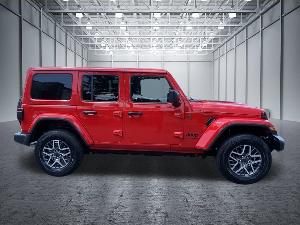 Used 2025 Jeep Wrangler Unlimited Sahara AWD/4WD image 4