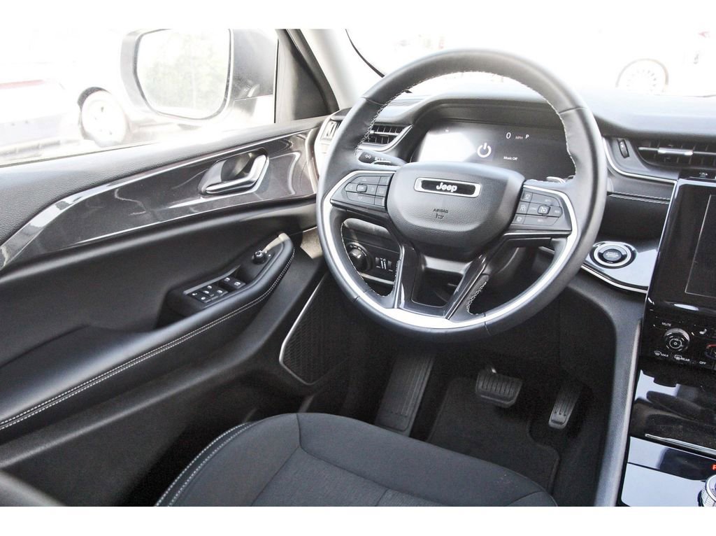 Used 2022 Jeep Grand Cherokee L Laredo w/ Luxury Tech Group I AWD/4WD image 13