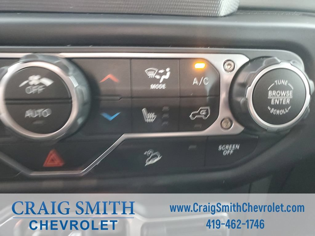 Used 2019 Jeep Wrangler Unlimited Sahara w/ Cold Weather Group AWD/4WD image 27