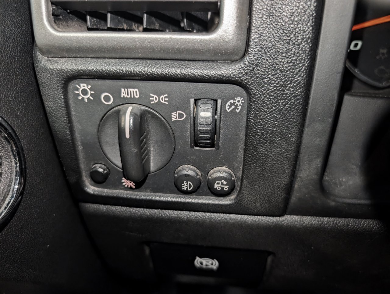 Used 2009 Chevrolet Colorado LT w/ LT Preferred Equipment Group AWD/4WD image 36