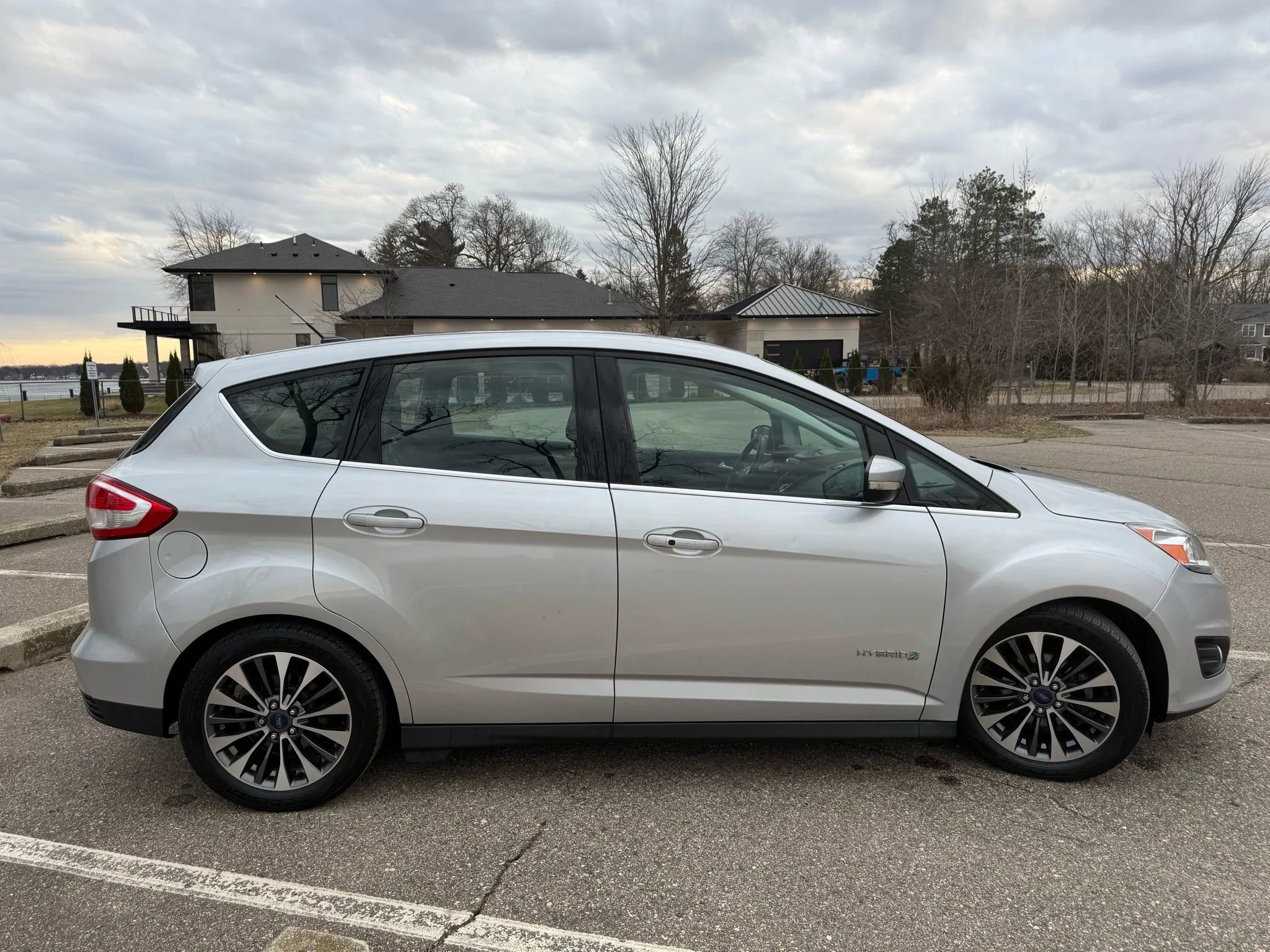 Used 2017 Ford C-MAX Titanium image 4