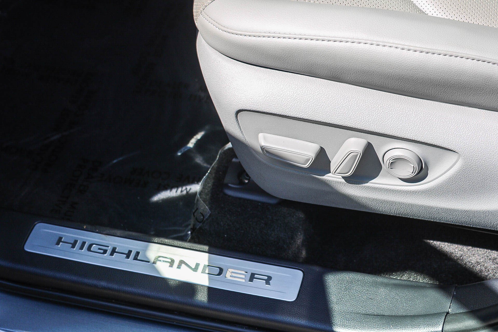 Certified 2026 Toyota Highlander Limited AWD/4WD image 23