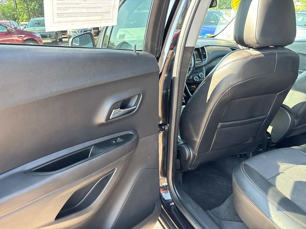 Used 2019 Chevrolet Trax LT w/ LT Convenience Package FWD image 21