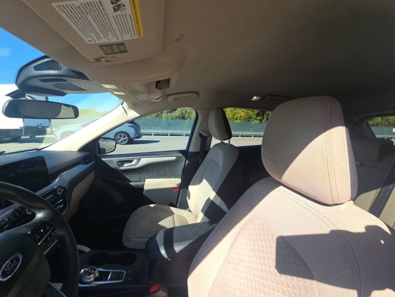 Used 2020 Ford Escape SE image 12