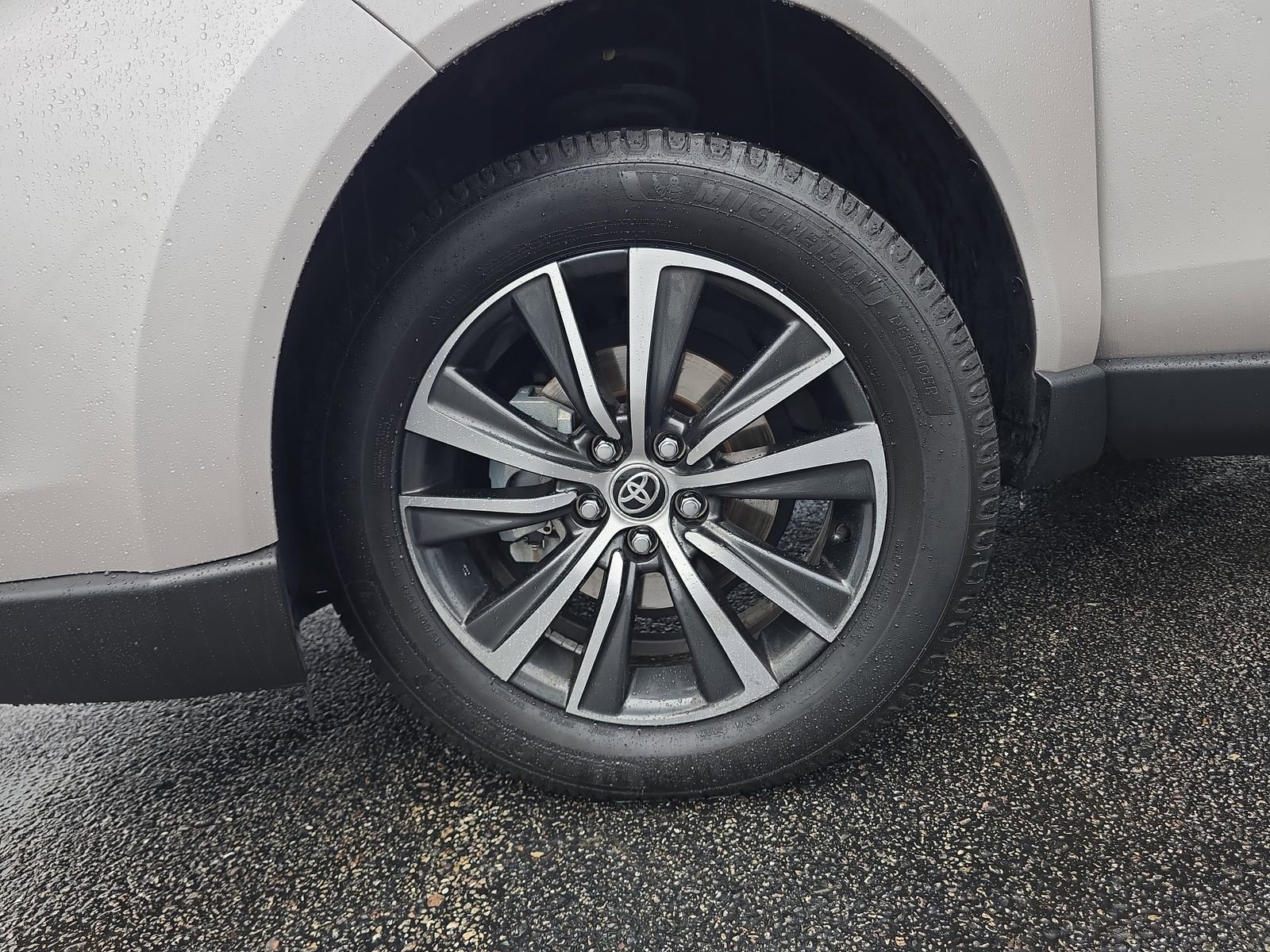 Used 2022 Toyota Venza LE AWD/4WD image 27