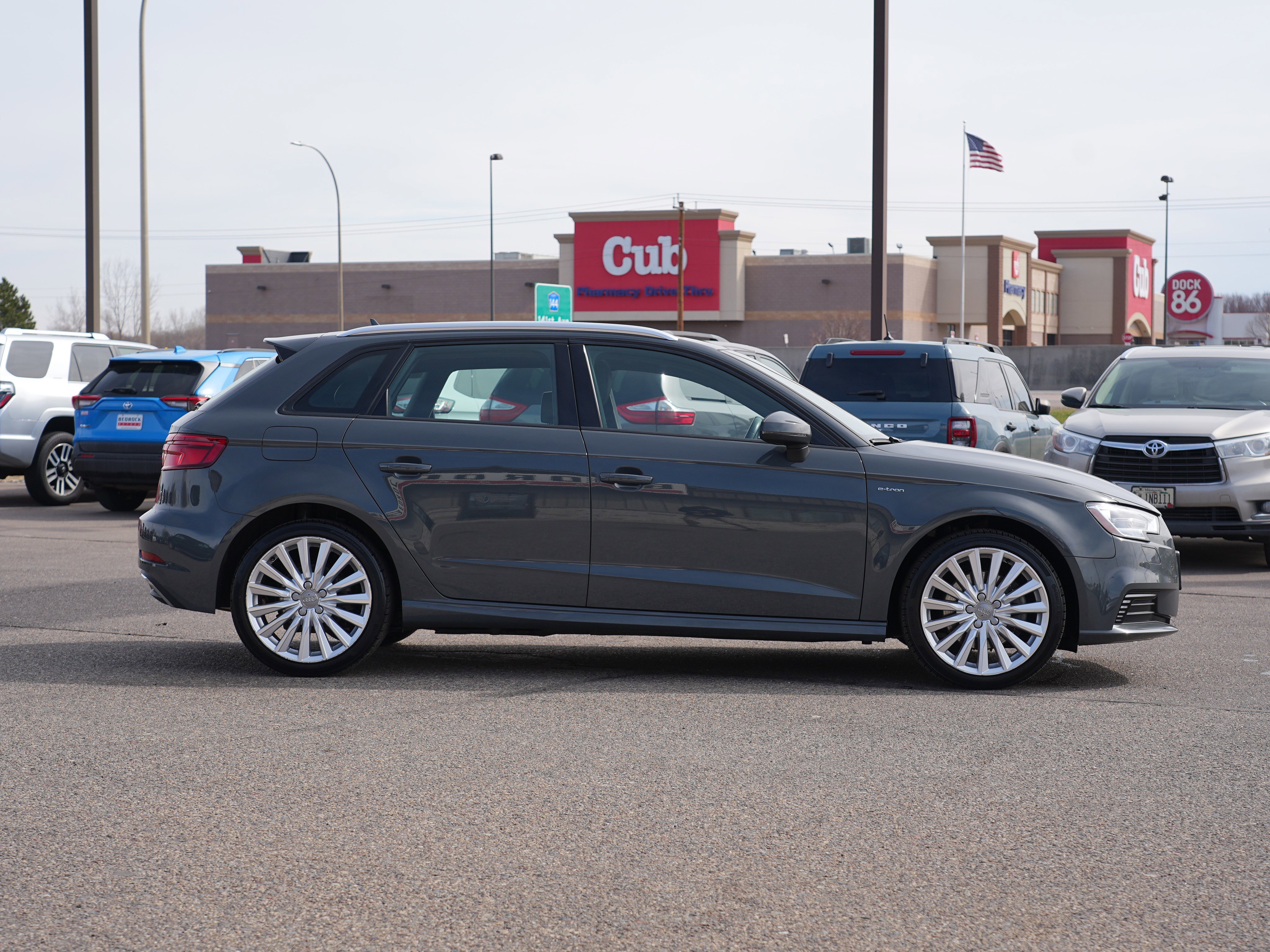 Used 2017 Audi A3 e-tron Premium w/ Sport Package FWD image 2