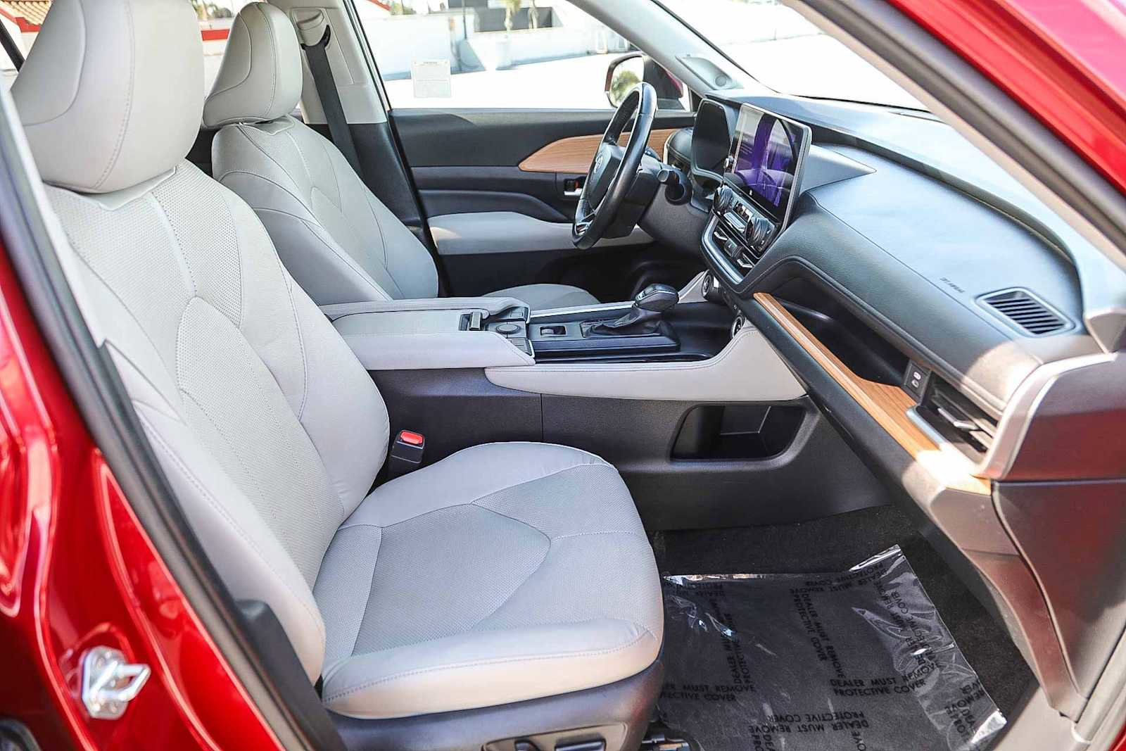 Used 2024 Toyota Grand Highlander Limited image 16