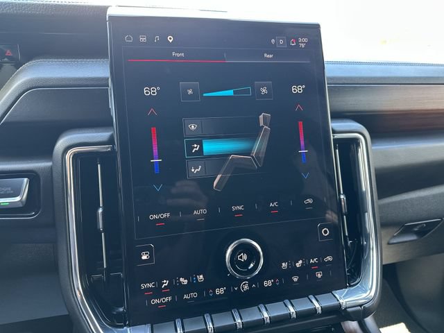 Used 2025 GMC Yukon XL Denali AWD/4WD image 18