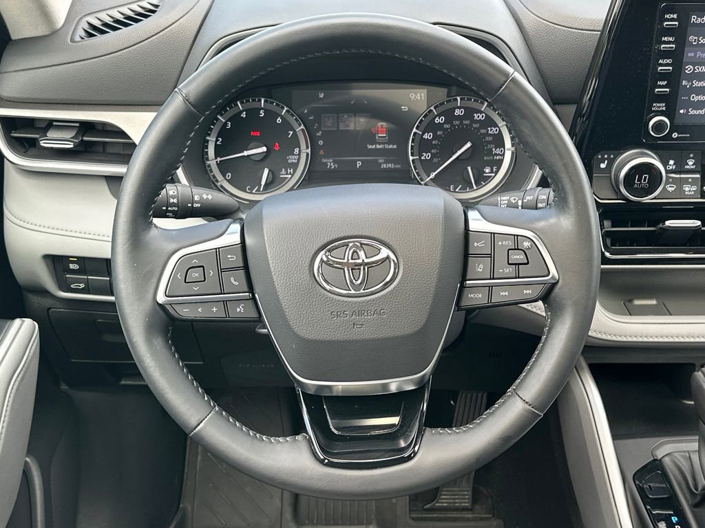Used 2021 Toyota Highlander XLE image 25