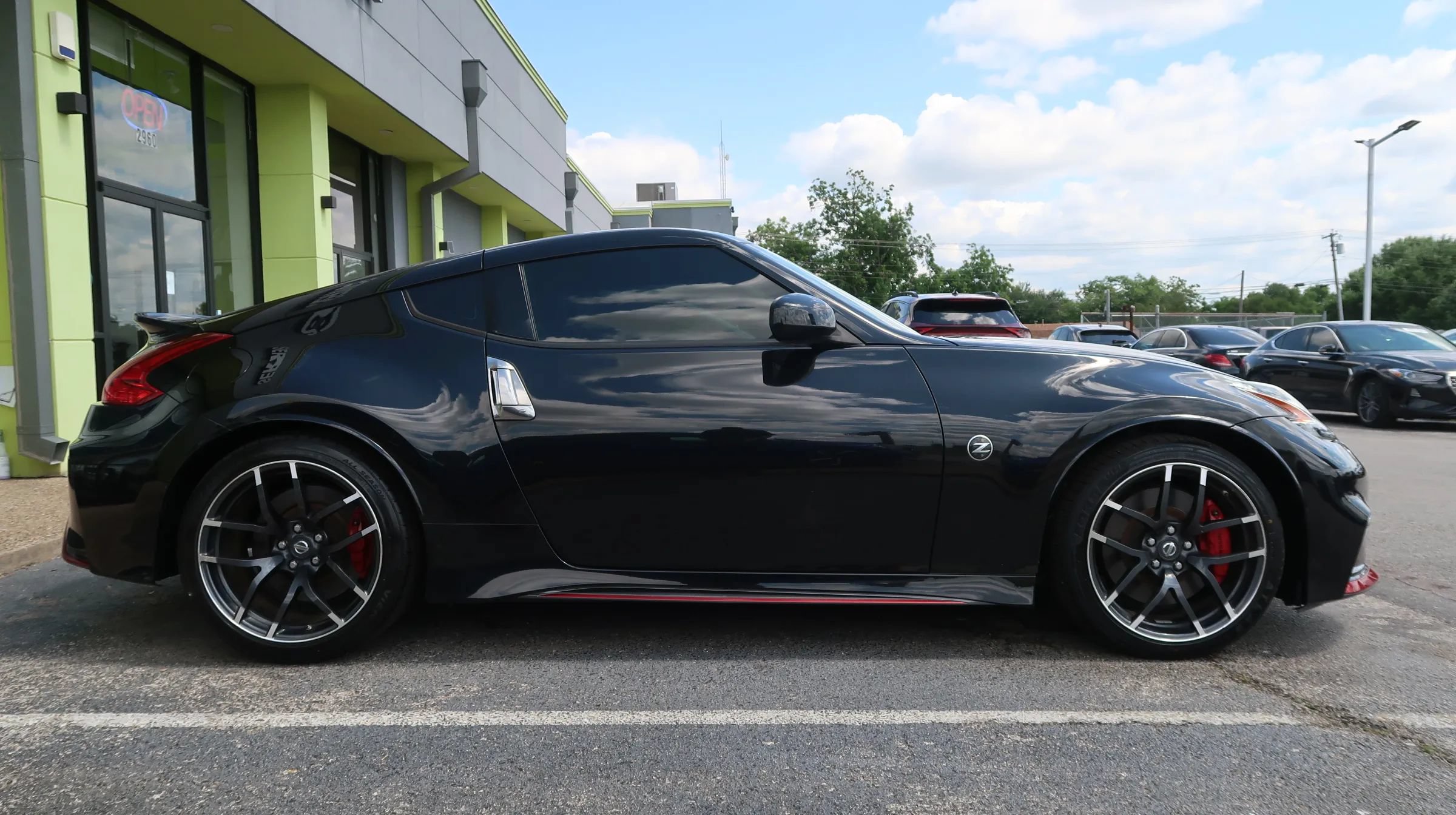 Used 2019 Nissan 370Z NISMO RWD image 8