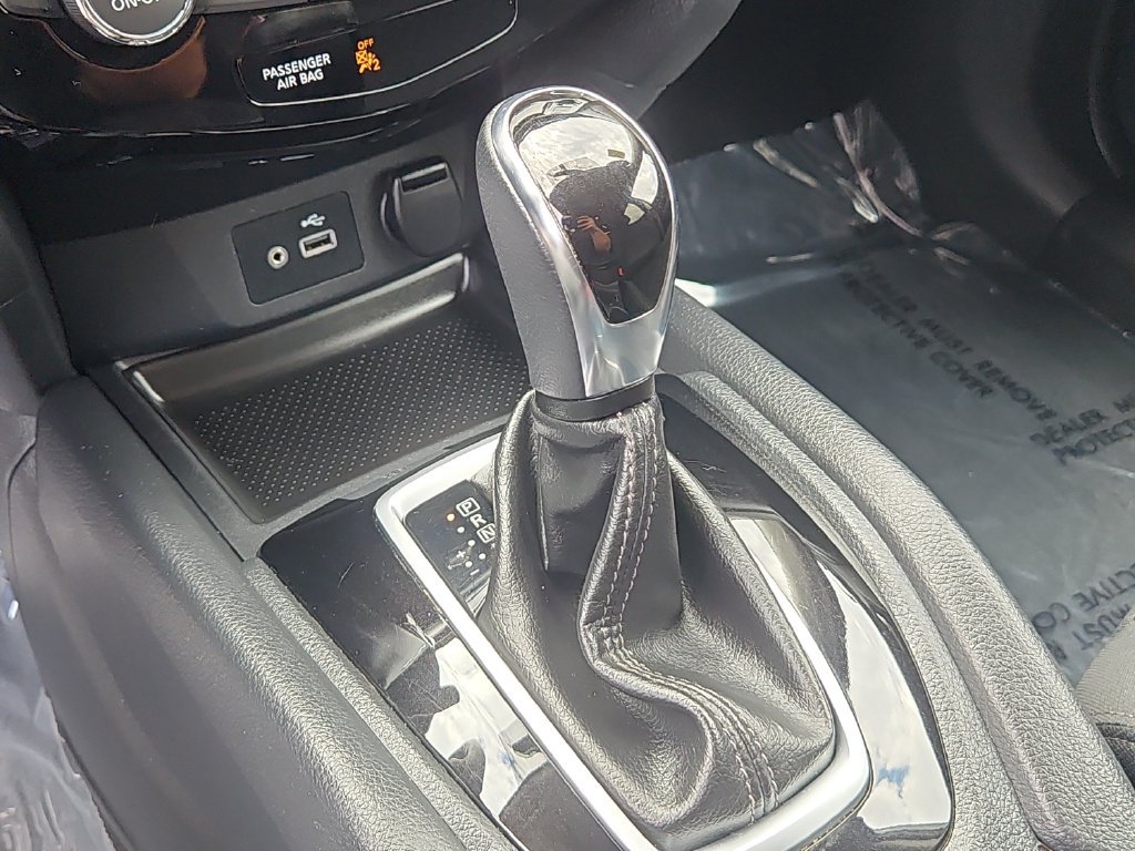 Used 2018 Nissan Rogue SV AWD/4WD image 16