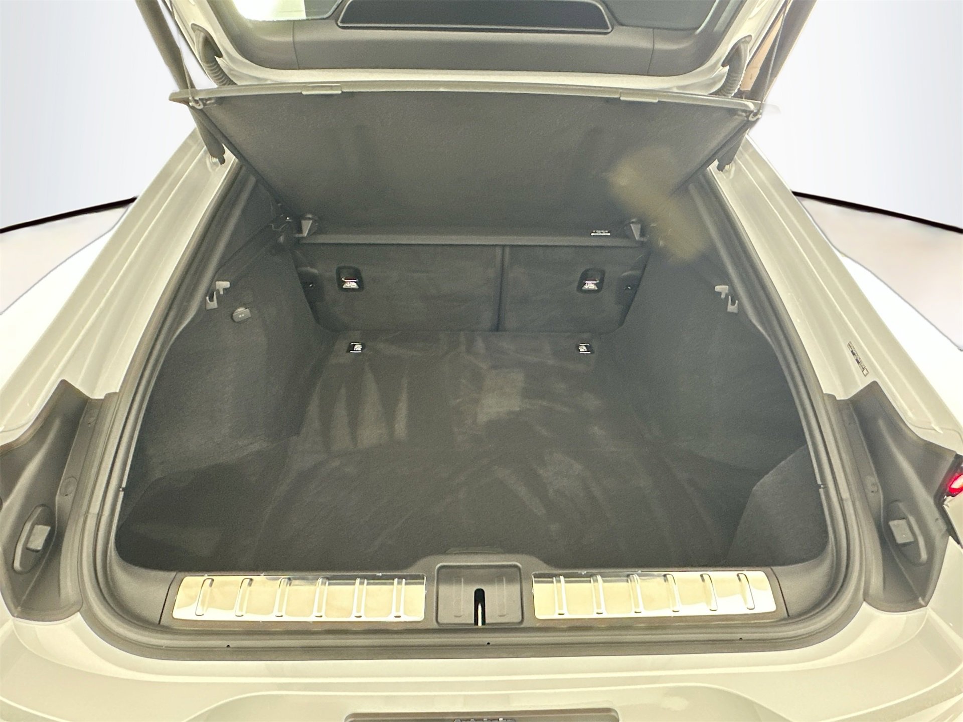 Certified 2025 Porsche Panamera image 35