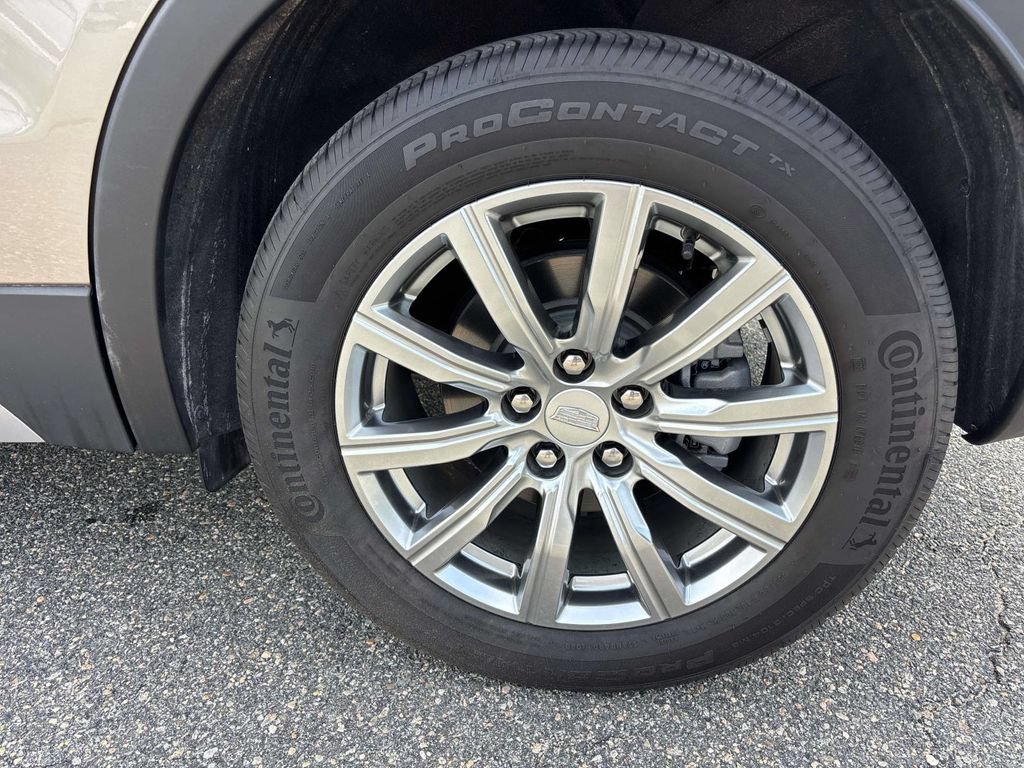 Used 2022 Cadillac XT4 Premium Luxury w/ Enhanced Visibility Package FWD image 12