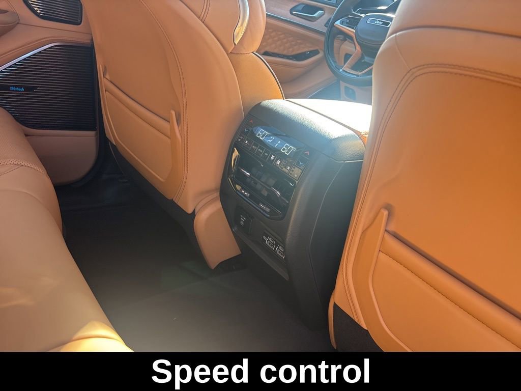 Used 2024 Jeep Grand Cherokee Summit image 32