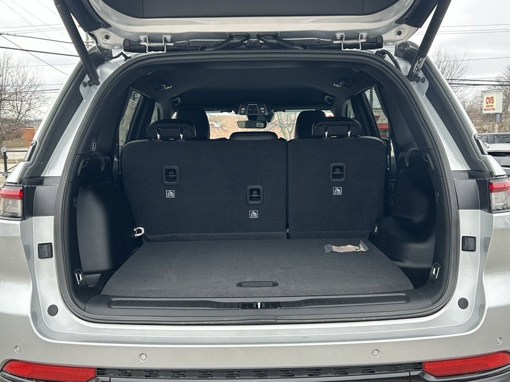 New 2025 Jeep Grand Cherokee Limited w/ Black Appearance Package image 8