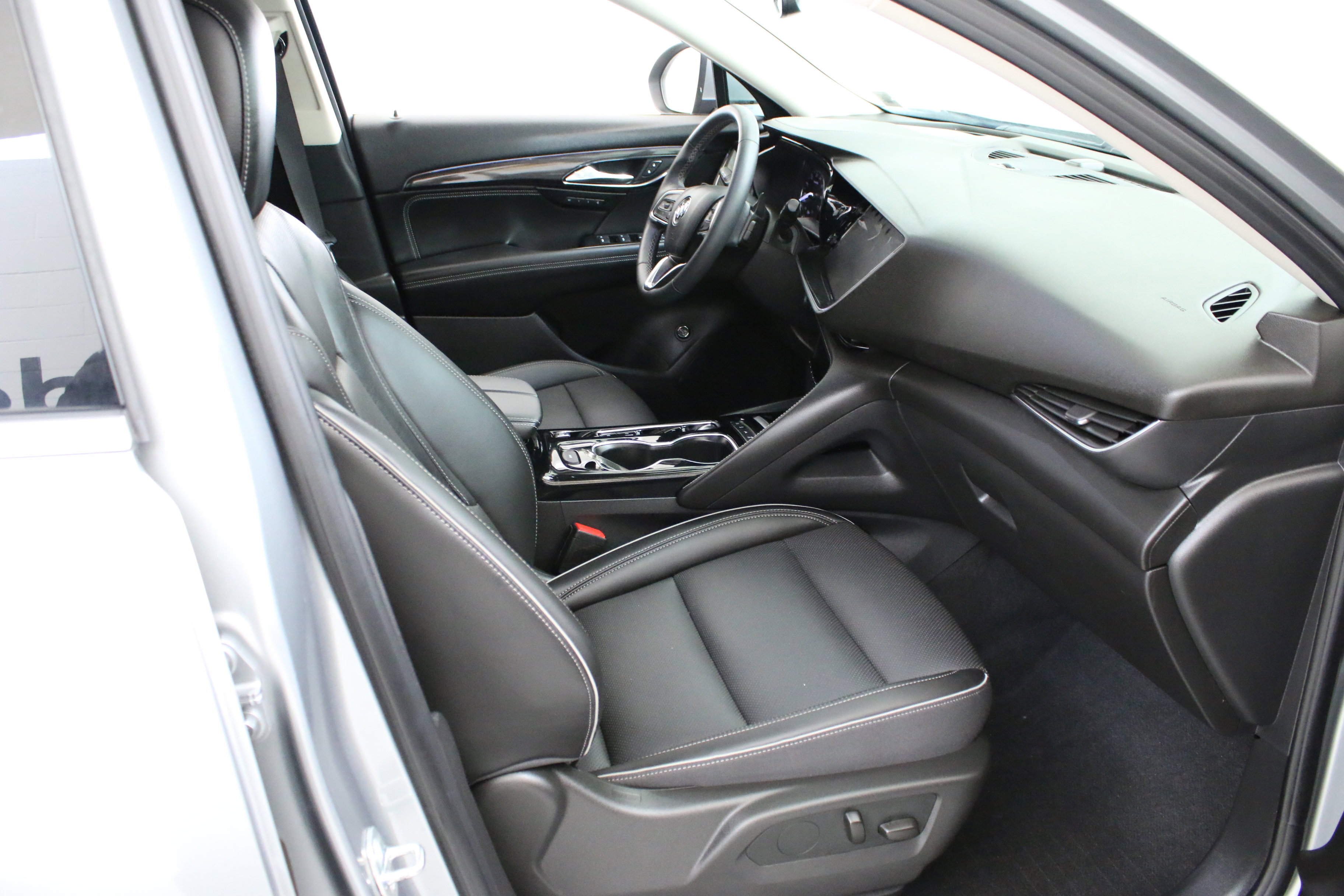 Used 2023 Buick Envision Essence image 29