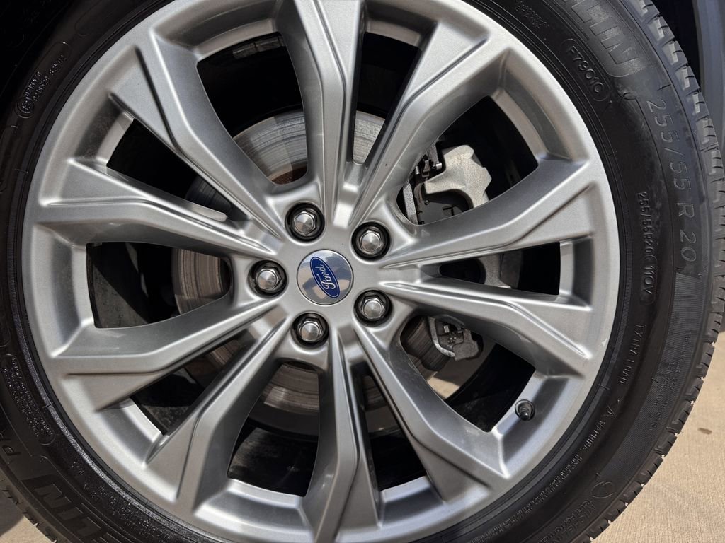 Used 2023 Ford Explorer XLT w/ Equipment Group 202A image 9