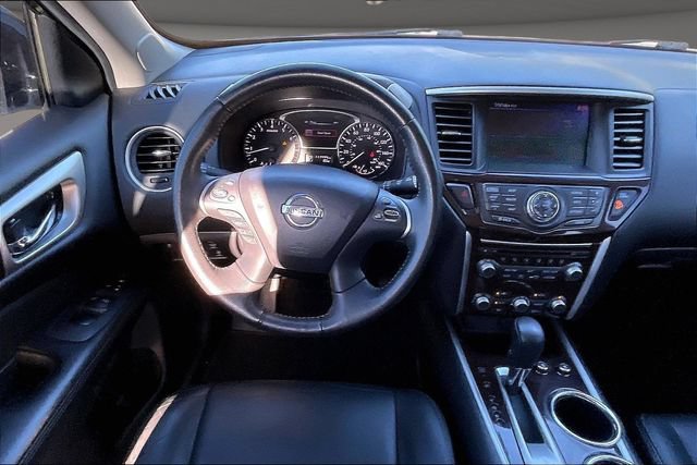 Used 2013 Nissan Pathfinder Platinum FWD image 5