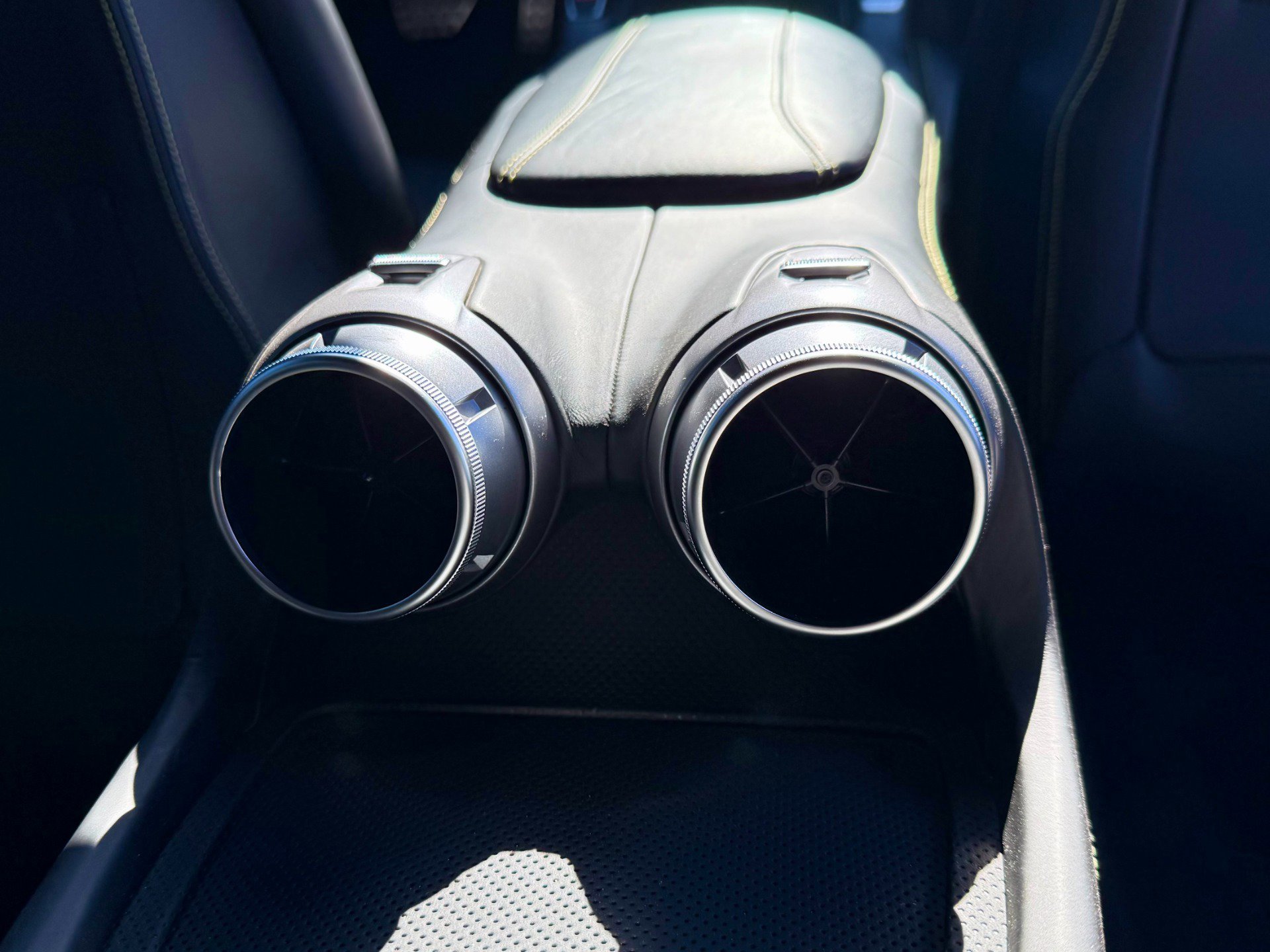 Used 2018 Ferrari GTC4Lusso T image 27