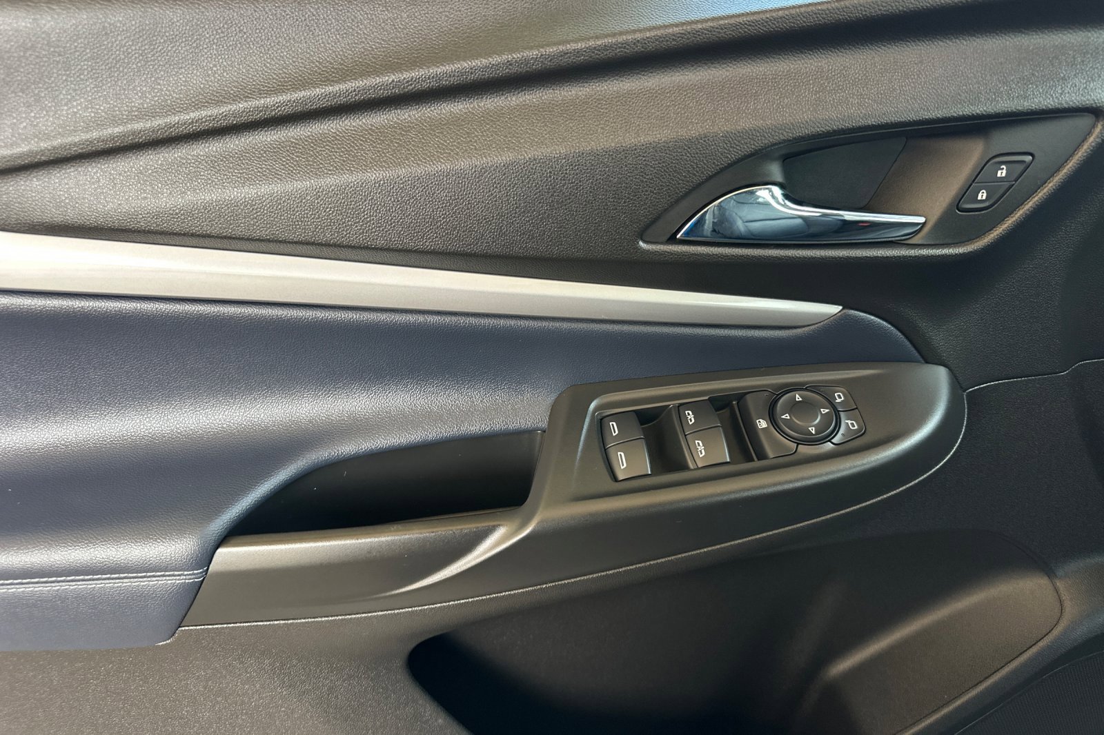 Certified 2022 Chevrolet Bolt EUV LT w/ Convenience Package image 11