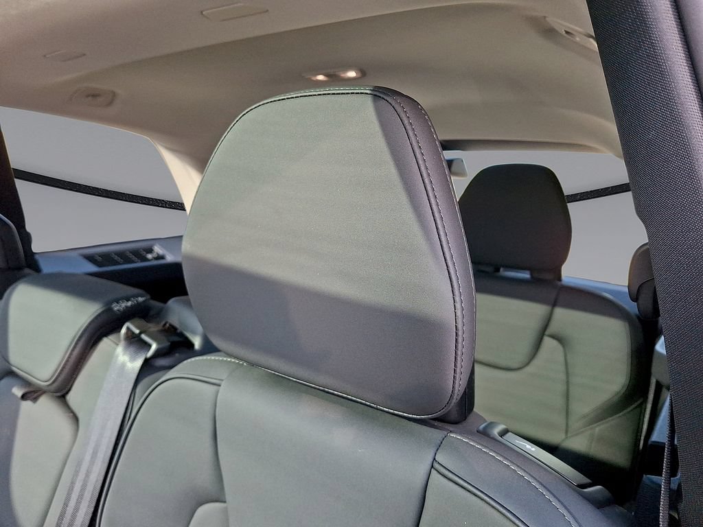 Certified 2025 Volvo XC90 B5 Core AWD/4WD image 27