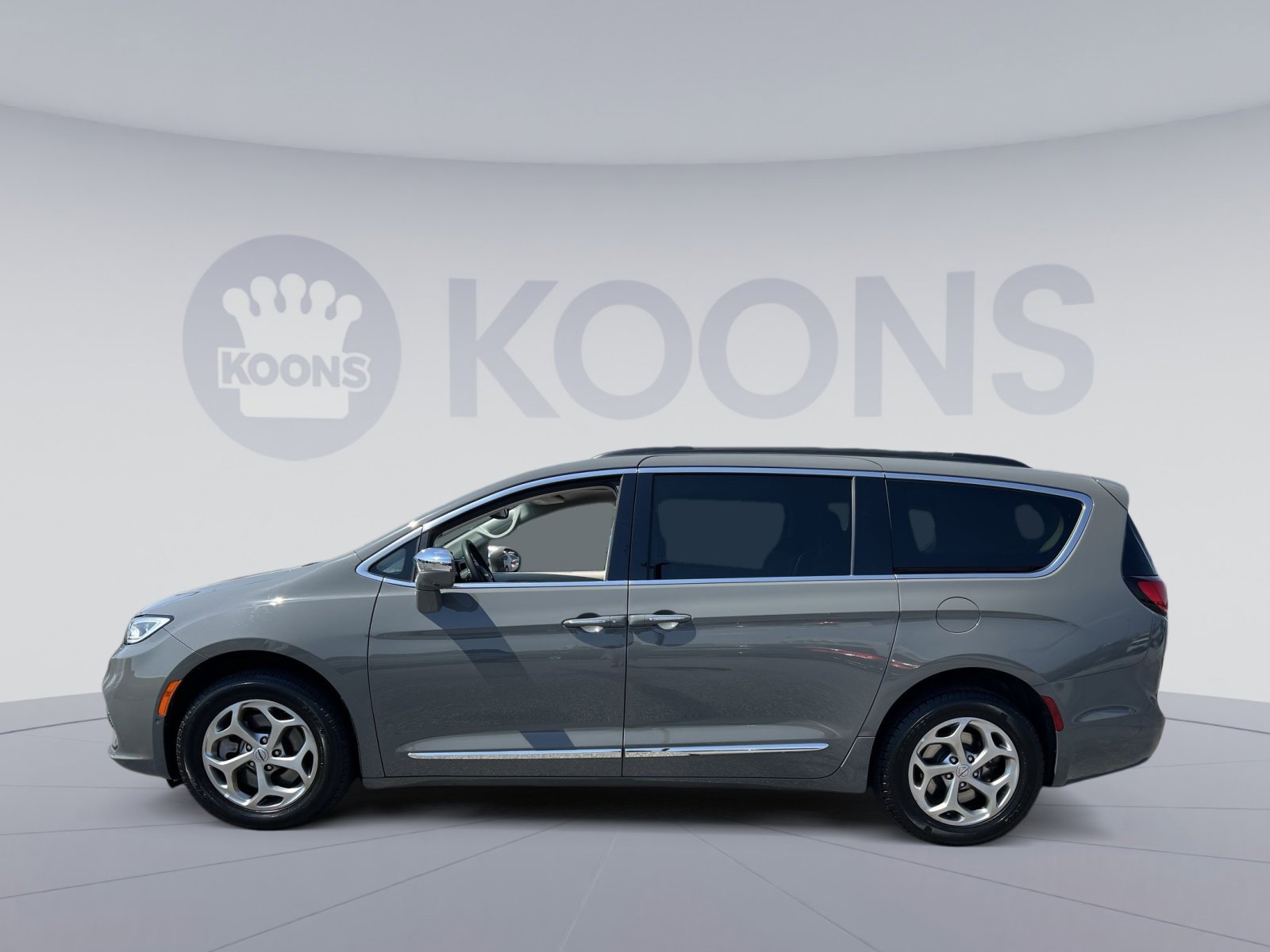 Used 2022 Chrysler Pacifica Limited AWD/4WD image 13