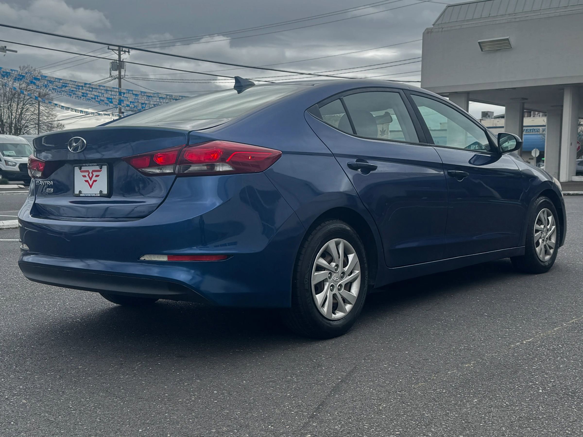 Used 2017 Hyundai Elantra SE image 5