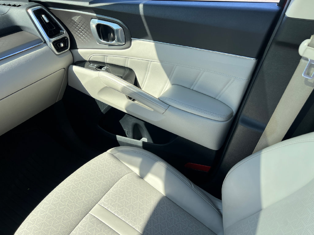 Used 2023 Kia Sorento SX AWD/4WD image 23